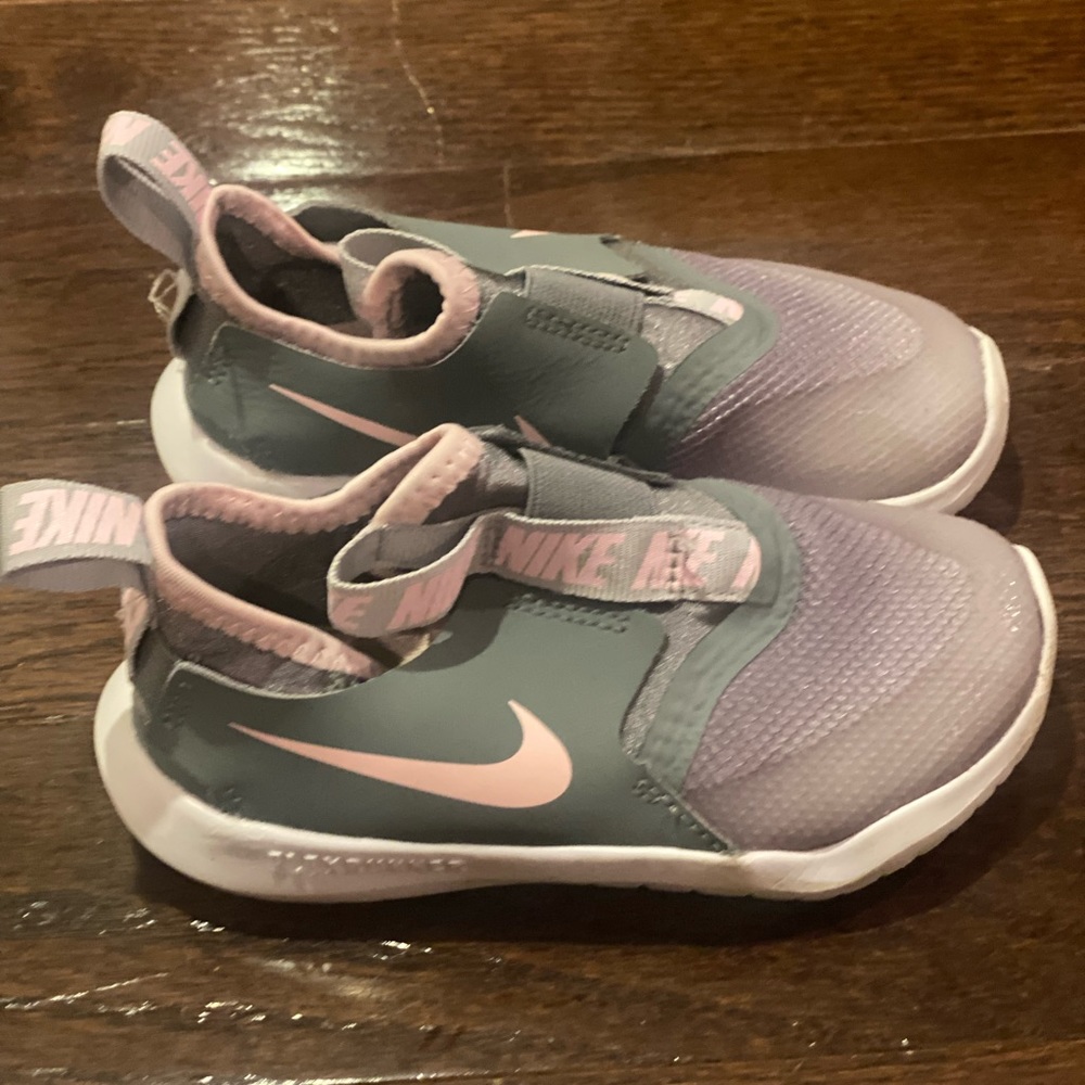 Slip on Nike toddler girls